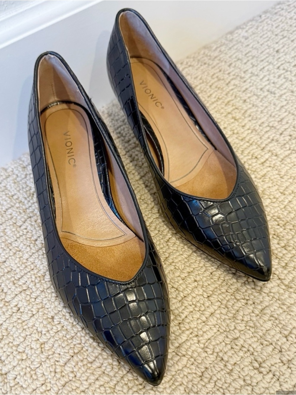 Vionic Black Croc-Embossed Pointed-Toe Kitten Heels - Picture 3 of 9